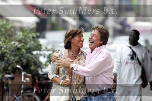 Amsterdam 21 juli 2004
Hans Kazan verliefd met vrouw op PC Hooftstraat