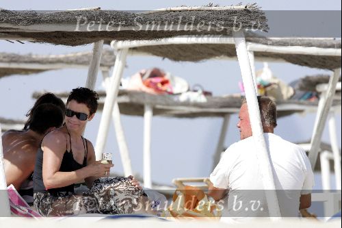 St Tropez 23 juli 2004
Harry Mens met zijn ex vrouw Suze Mens
