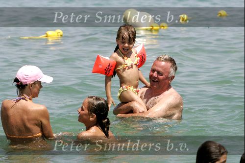 St tropez 25 juli 
Harry Mens in zee met zijn kinderen.
