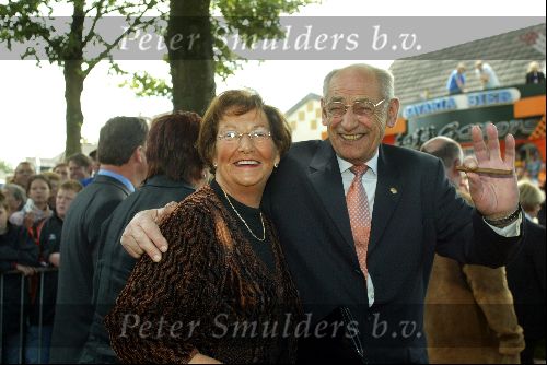 Heesch/Geffen 10 Juli 2004
Trouwen Ruud v Nistelrooy met zijn Leontien Slaats
Harry v Kemeande en Mies v Kemenade ( \\\