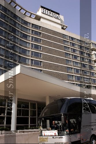 Amsterdam 30 juli 2004
Arsenal verlaat het Hilton hotel.