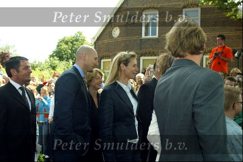 Heesch/Geffen 10 Juli 2004
Trouwen Ruud v Nistelrooy met zijn Leontien Slaats
Jaap Stam met zijn vrouw
