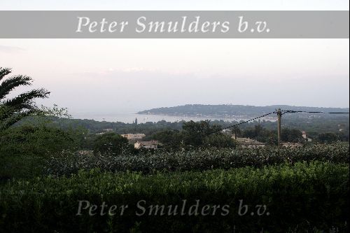 St Tropez 24 juli 2004
Uitzicht vanuit huis Jan des Bouvrie en Monique des Bouvries