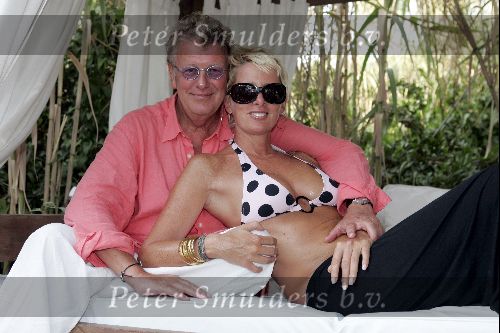 Sant tropez 24 juli 
Jan des Bouvrie en Monique des Bouvrie bij Nikki Beach
