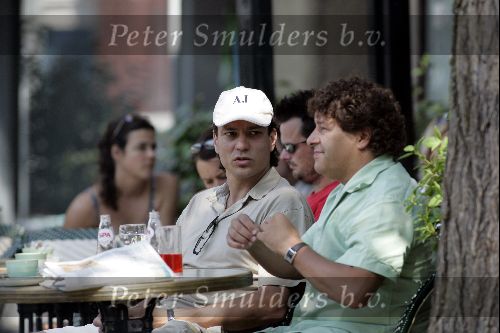 Amsterdam 29 juli 2004
Jari Litmanen en David Endt op terras bij Joffers in Cornelis Schuytstraat