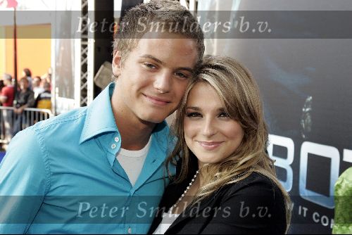 Amsterdam 29 juli 2004
Premiere I Robot in Pathe Arena.
Jim Bakkum met vriendin
Jim Idols