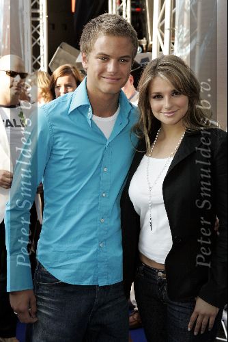 Amsterdam 29 juli 2004
Premiere I Robot in Pathe Arena.
Jim Bakkum met vriendin
Jim Idols