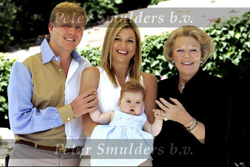 Tavernelle 9 juli 2004
Fotomoment op vakantie bij Prins Willem Alexander Maxima en prinses Amalia.