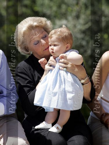 Tavernelle 9 juli 2004
Fotomoment op vakantie bij Prins Willem Alexander Maxima en prinses Amalia.