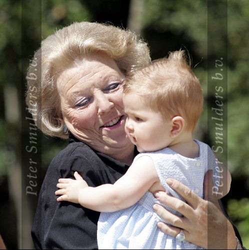 Tavernelle 9 juli 2004
Fotomoment op vakantie bij Prins Willem Alexander Maxima en prinses Amalia.