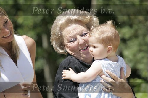 Tavernelle 9 juli 2004
Fotomoment op vakantie bij Maxima en prinses Amalia.
