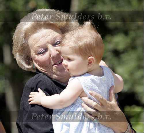 Tavernelle 9 juli 2004
Fotomoment op vakantie bij Prins Willem Alexander Maxima en prinses Amalia.