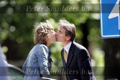 Amsterdam 6 juli 2004
Leo de Later met vrouw en zoontje op  Beethovenstraat. kussend