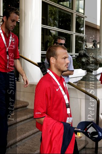 Amsterdam 30 juli 2004
Arsenal verlaat het Hilton hotel. 
Lungberg