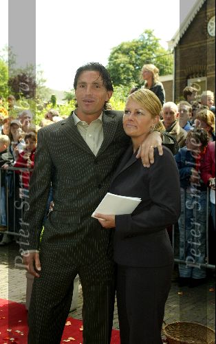 Heesch/Geffen 10 Juli 2004
Trouwen Ruud v Nistelrooy met zijn Leontien Slaats
Marc v Hintum met zijn vrouw