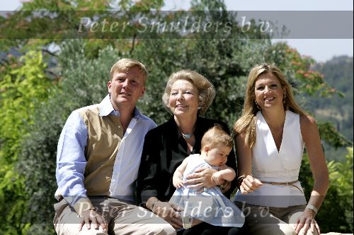 Tavernelle 9 juli 2004
Fotomoment op vakantie bij Prins Willem Alexander Maxima en prinses Amalia