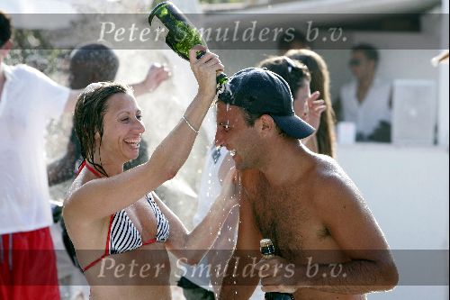 St Tropez 24 juli 2004
Feestje met champagne bij Nikki Beach.