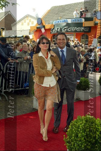 Heesch/Geffen 10 Juli 2004
Trouwen Ruud v Nistelrooy met zijn Leontien Slaats
Pedro Salazar met vrouw
PR-man van PSV en het nederlands elftal tijdens het laatste EK in Portugal