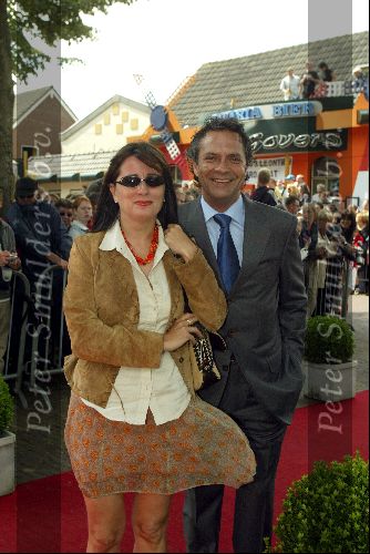 Heesch/Geffen 10 Juli 2004
Trouwen Ruud v Nistelrooy met zijn Leontien Slaats
Pedro Salazar met vrouw
PR-man van PSV en het nederlands elftal tijdens het laatste EK in Portugal