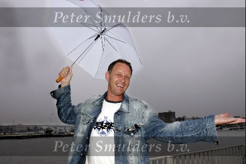 Amsterdam 20 juli 2004
Perspresentatie SBS ^ NET5 en Veronica.
Piet Paulusma
