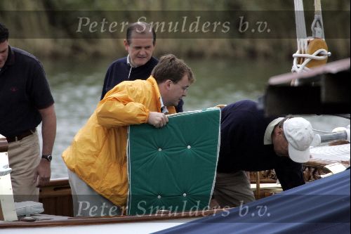 Muiden 4 juli 2004
Koningin Beatrix en Prins Friso varen op Groene Draeck