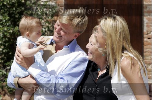 Tavernelle 9 juli 2004
Fotomoment op vakantie bij Prins Willem Alexander Maxima en prinses Amalia