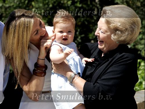 Tavarnelle 9 juli 2004
Maxima Prins Willem Alexander Koningin Beatrix en Prinses Amalia tijdens fotouurtje.