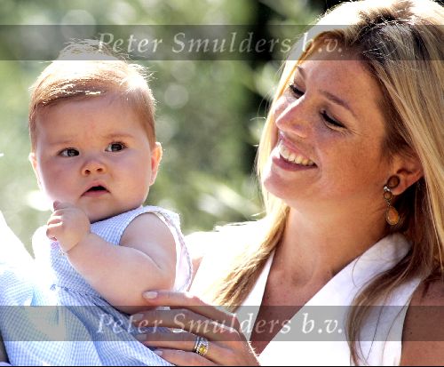 Tavernelle 9 juli 2004
Fotomoment op vakantie bij Prins Willem Alexander Maxima en prinses Amalia.