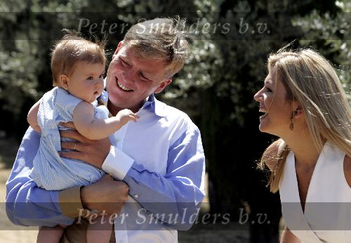 Tavernelle 9 juli 2004
Fotomoment op vakantie bij Prins Willem Alexander Maxima en prinses Amalia met hond mac
