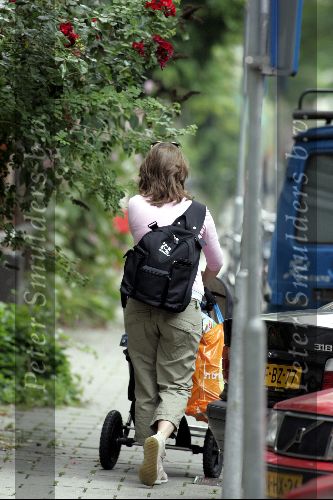 Amsterdam 21 juli 2004
Prinses Annette bij de apotheek op de cornelis Schuytstraat