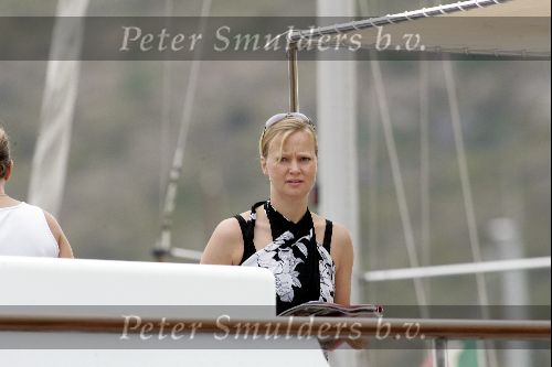Porte Ercole 8 juli 2004
Prins Jaime, Prinses  Carolina en de vriendin van Prins Floris Aimee   op de Jumbo VI