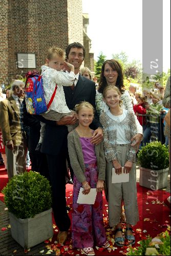 Heesch/Geffen 10 Juli 2004
Trouwen Ruud v Nistelrooy met zijn Leontien Slaats
Raimond v d Gouw met zijn gezin