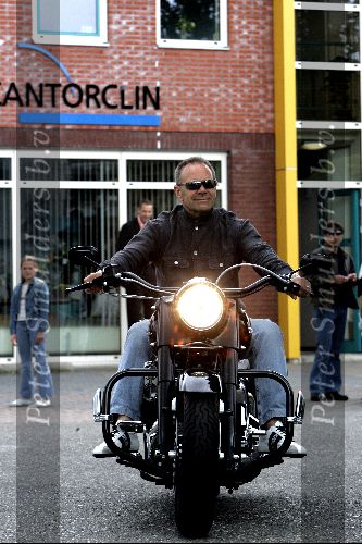 Westervoort 2 juli 2004
Rob de Nijs op Harley Davidson