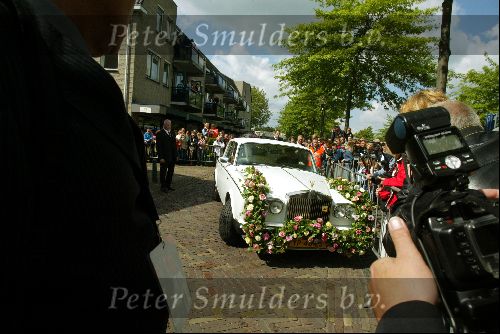 Heesch/Geffen 10 Juli 2004
Trouwen Ruud v Nistelrooy met zijn Leontien Slaats
Rolls Royce rijdt tegen de dranghekken
