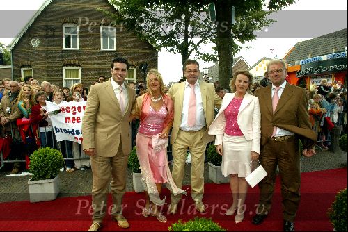 Heesch/Geffen Holland 10 Juli 2004
Trouwen Ruud v Nistelrooy met zijn Leontien
left Brother and sister