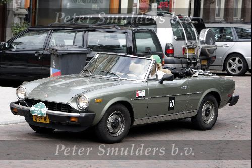Amsterdam  27juli 2004
Sander Foppele in zijn MG Cabrio