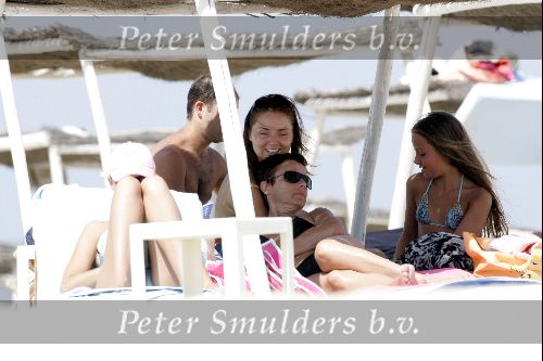 St tropez 25 juli 
Suze Mens Sr met een van de dochters van Harry Mens zin tweede relatie en har eigen dochter