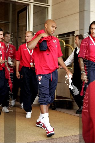 Amsterdam 30 juli 2004
Arsenal verlaat het Hilton hotel. 
Thierry Henry