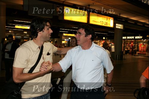 Schiphol 1 juli 2004
Aankoms Nederlands elftal na ek Portugal.
Ruud v Nistelrooy met Wim v Hanegem