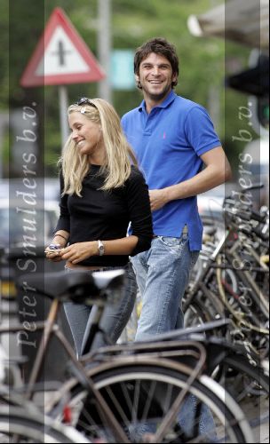 Amsterdam 1 juli 2004
Xander de Buisonje met  Marie (duits fotomodel) op v Baerlestraat