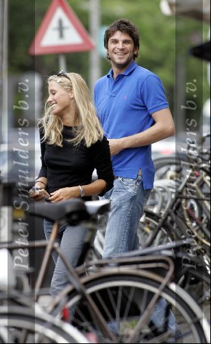Amsterdam 1 juli 2004
Xander de Buisonje met  Marie (duits fotomodel) op v Baerlestraat