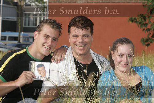 Tilburg, 3 Juli 2005
Ad v d Hurk ( artiestennaam Andy de Witt ) bij uitreiking nieuwe CD hier op de foto samen met zijn dochter en a.s. schoonzoon