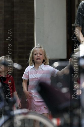 Amsterdam 13 juli 2005
Prinses Marilene met Anna v Vollenhoven (huilend) Lucas v Vollenhoven en kinderwagen met Felicia