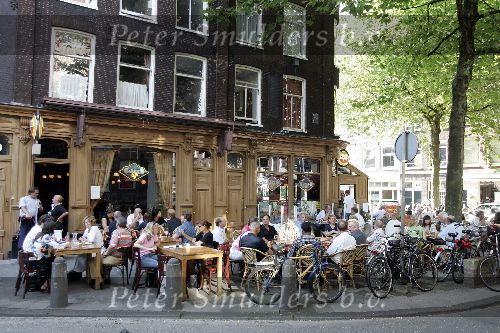 Amsterdam 14 juli 2005
Cafe Carels in de Saenredamstraat . 
Nieuwe eigenaars zijn Richard Witschge en Brian Roy