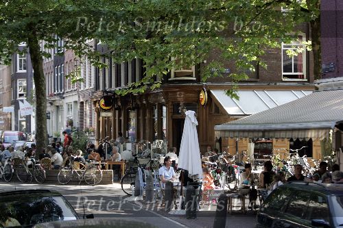 Amsterdam 14 juli 2005
Cafe Carels in de Saenredamstraat . 
Nieuwe eigenaars zijn Richard Witschge en Brian Roy