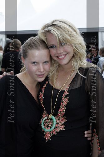 Amsterdam  28 juli 2005
Frans Molenaar modeshow bij amsterdam fashion week bij westergasfabriek. 
Caro lenssen en Maria Kooistra