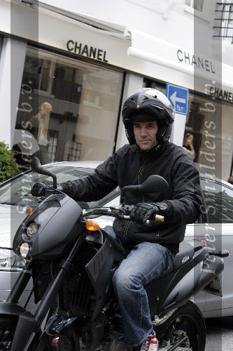 Amsterdam 22 juli 2005
Daniel Boissevain op zijn KTM moter op de pc hooftstraat