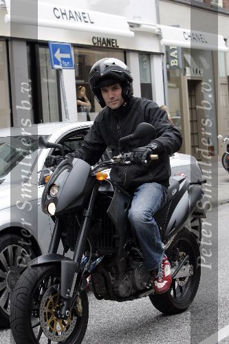 Amsterdam 22 juli 2005
Daniel Boissevain op zijn KTM moter op de pc hooftstraat