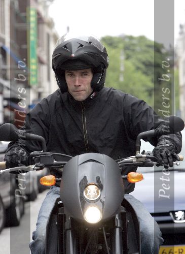 Amsterdam 22 juli 2005
Daniel Boissevain op zijn KTM moter op de pc hooftstraat