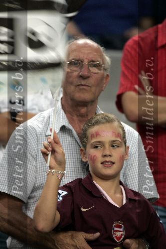 Amsterdam 29 juli 2005
Ajax tournooi in de Arenea. Ajax-Arsenal.
Vader en Moeder Dennis Bergkamp met Yasmin   Mitchell Estelle Saffon en Henriette Bergkamp.